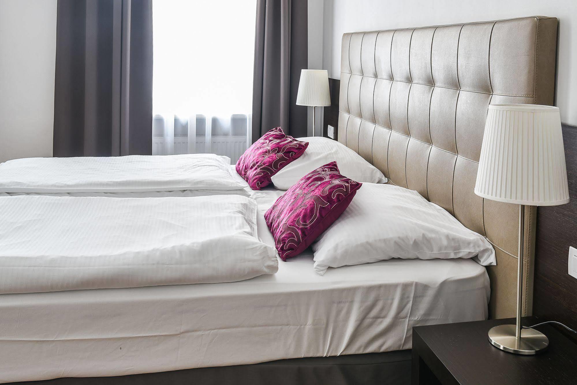 The Palace Suites And Apartments Prague Ngoại thất bức ảnh